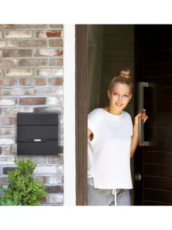 Briefkasten in Schwarz