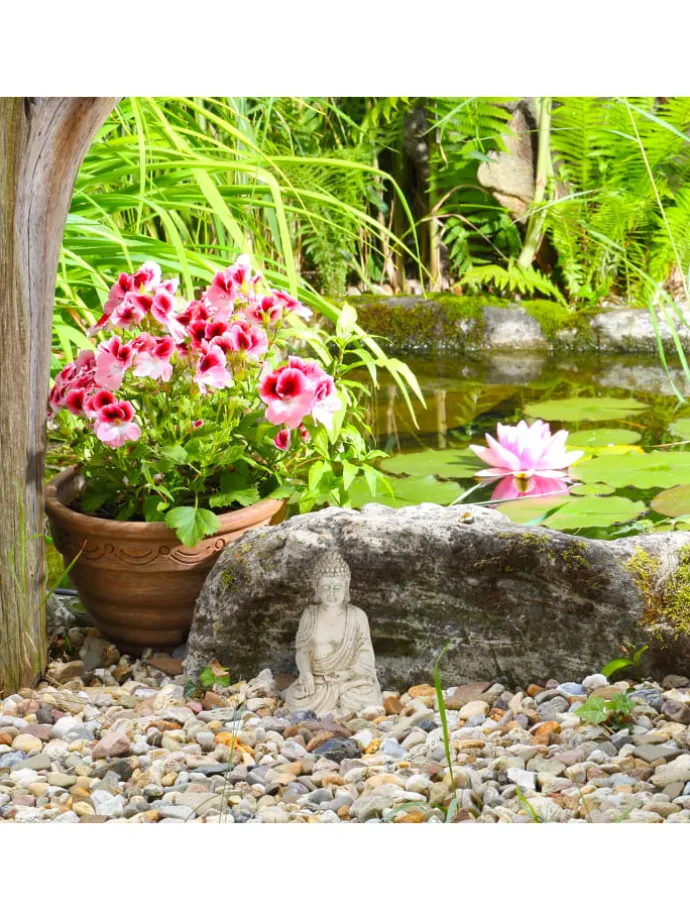 Buddhafigur in Weiß - (B)10,5 x (H)17,5 x (T)7,5 cm