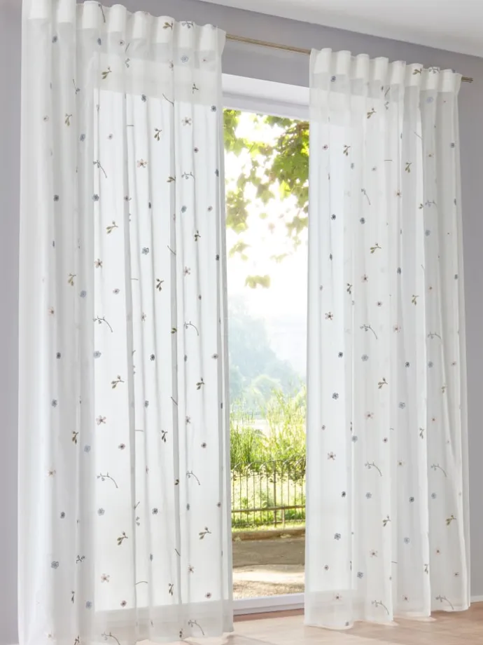 Dekostore in weiß-bunt