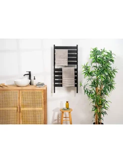 Elektrischer Handtuchwärmer in Schwarz