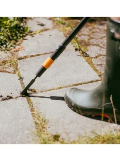 Fugenkratzer in Schwarz