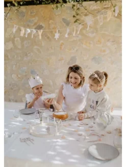 Girlande happy birthday' in lavender in lavender