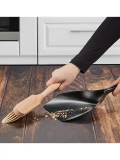 Kehrgarnitur in Schwarz/ Natur