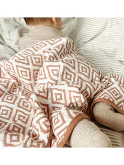 Kuscheldecke in Weiß/ Rosa - (L)95 x (B)75 cm