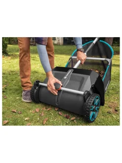 Laubsammler in Schwarz