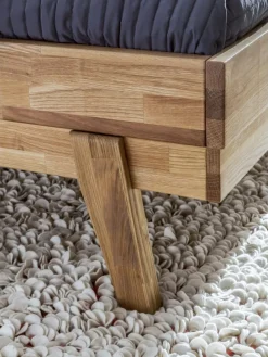 Massivholz-Bett Livia 140x200 cm Wildeiche in Wildeiche geölt