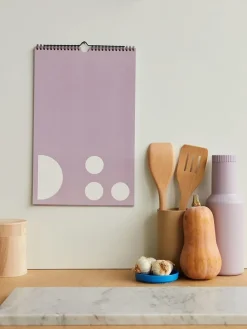 Monatsplaner in Rosa - (B)25 x (H)39 cm