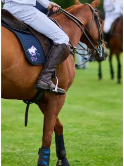 Sattel in Dunkelblau