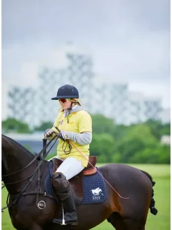 Sattel in Dunkelblau