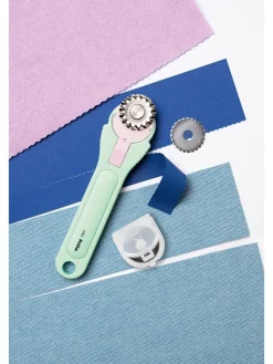 Schneidroller mit Ersatzklingen in Grün