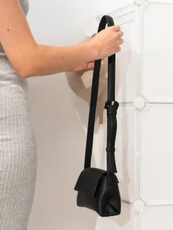 Schuhschrank in Weiß - (B)84 x (H)160 x (T)32 cm