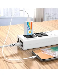 USB-Netzadapter in Weiß/ Bunt