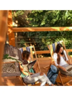 Vogelfutterhaus in Natur