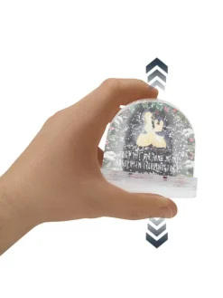 Weihnachts Schneekugel Pinguin umarmen mit Spruch in Kreidetafel