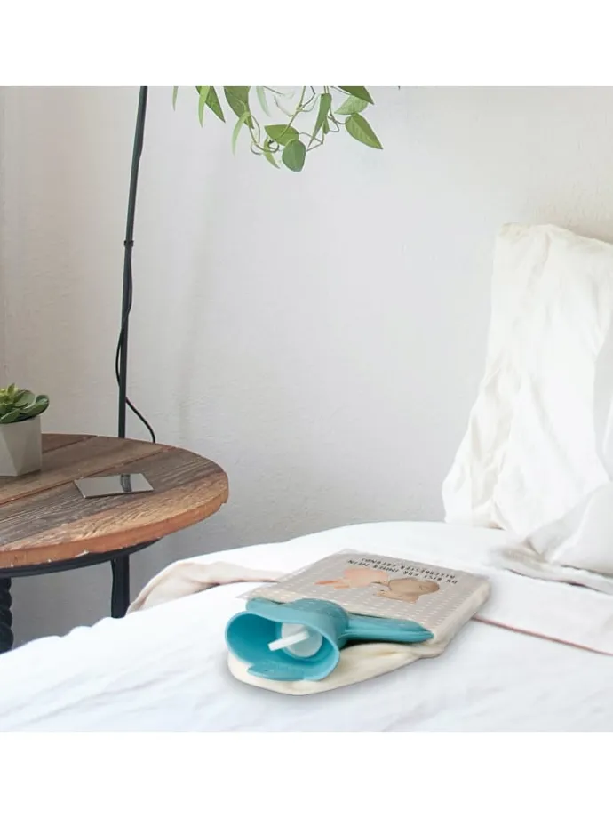 Wärmflasche Bär und Hase Umarmen mit Spruch in Grau Pastell