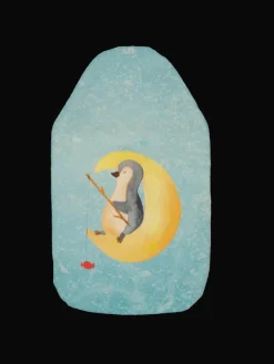 Wärmflasche Pinguin Mond ohne Spruch in Eisblau